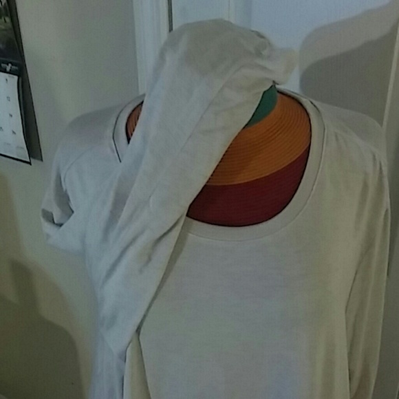 💙3/4 length sleeve Halston soft cream top💙 - Picture 2 of 6